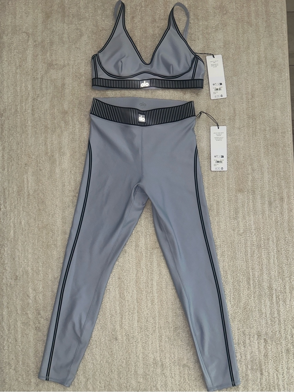 Two piece Alo Yoga Set - Winter Frost